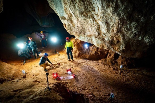 Cooperative exploration campaign by multiple small robots made in an underground cave in Australia