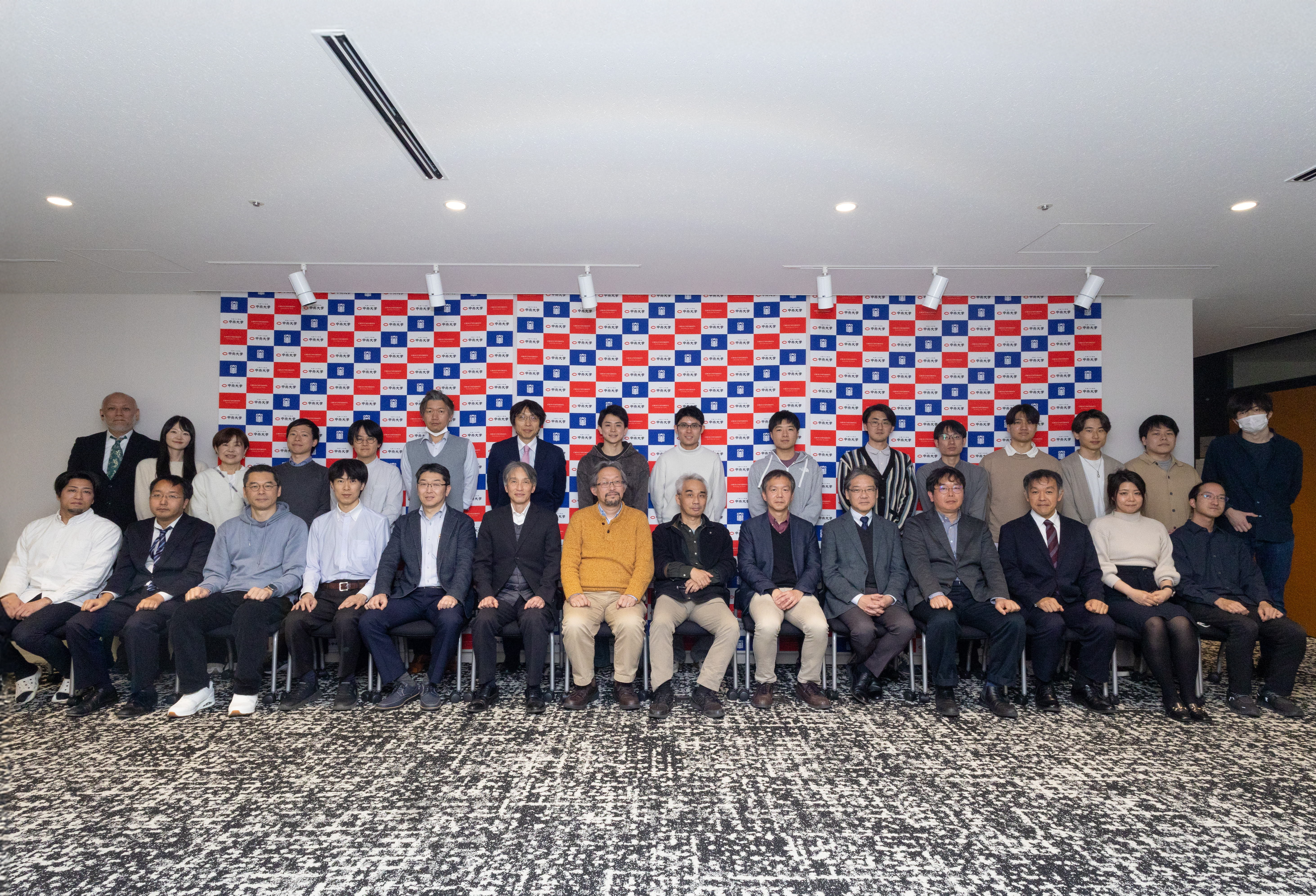 研究者が集合しプロジェクト研究成果報告会を開催